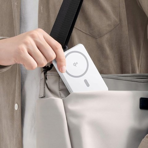 Powerbank Airpow II 10000mAh Qi2 MagSafe 22.5W z kablem USB-C 20V 3A 30cm - biały Powerbank Airpow II 10000mAh Qi2 MagSafe 22.5W z kablem USB-C 20V 3A 30cm - biały