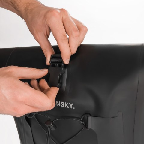 Wodoodporna torba rowerowa sakwa na bagażnik 25l czarny Wodoodporna torba rowerowa sakwa na bagażnik 25l czarny